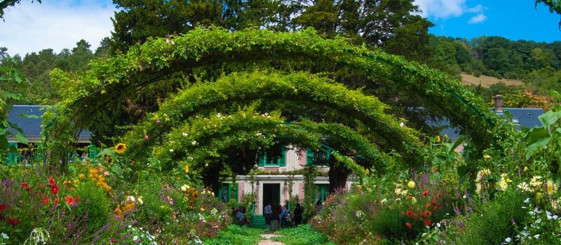 Giverny Gardens + Rouen Private Day Tour